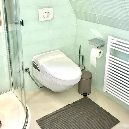 Finnhuette-seeblick-an-der-elbe