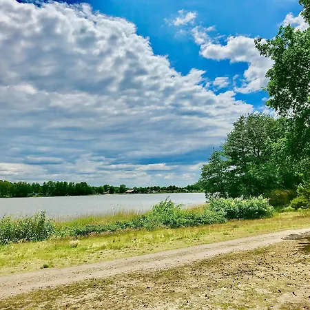Finnhuette-seeblick-an-der-elbe Lenzen