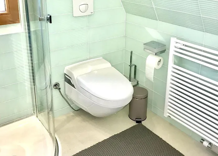 Finnhuette-seeblick-an-der-elbe